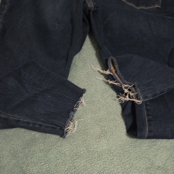 Trendy Blue Distressed Skinny Jeans - Picture 3 of 4